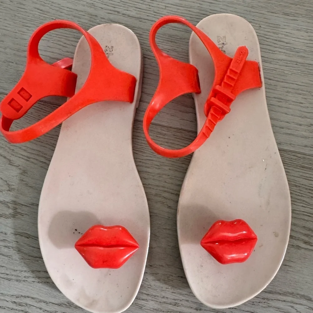Zhoelala Kiss lightweight silicone sandals size 38